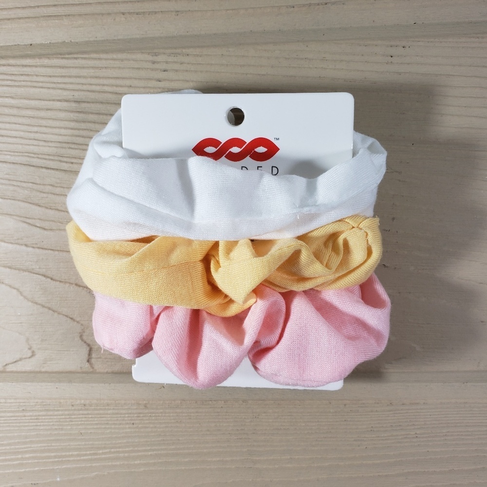 Banded Set of 3 Scrunchies NWT
